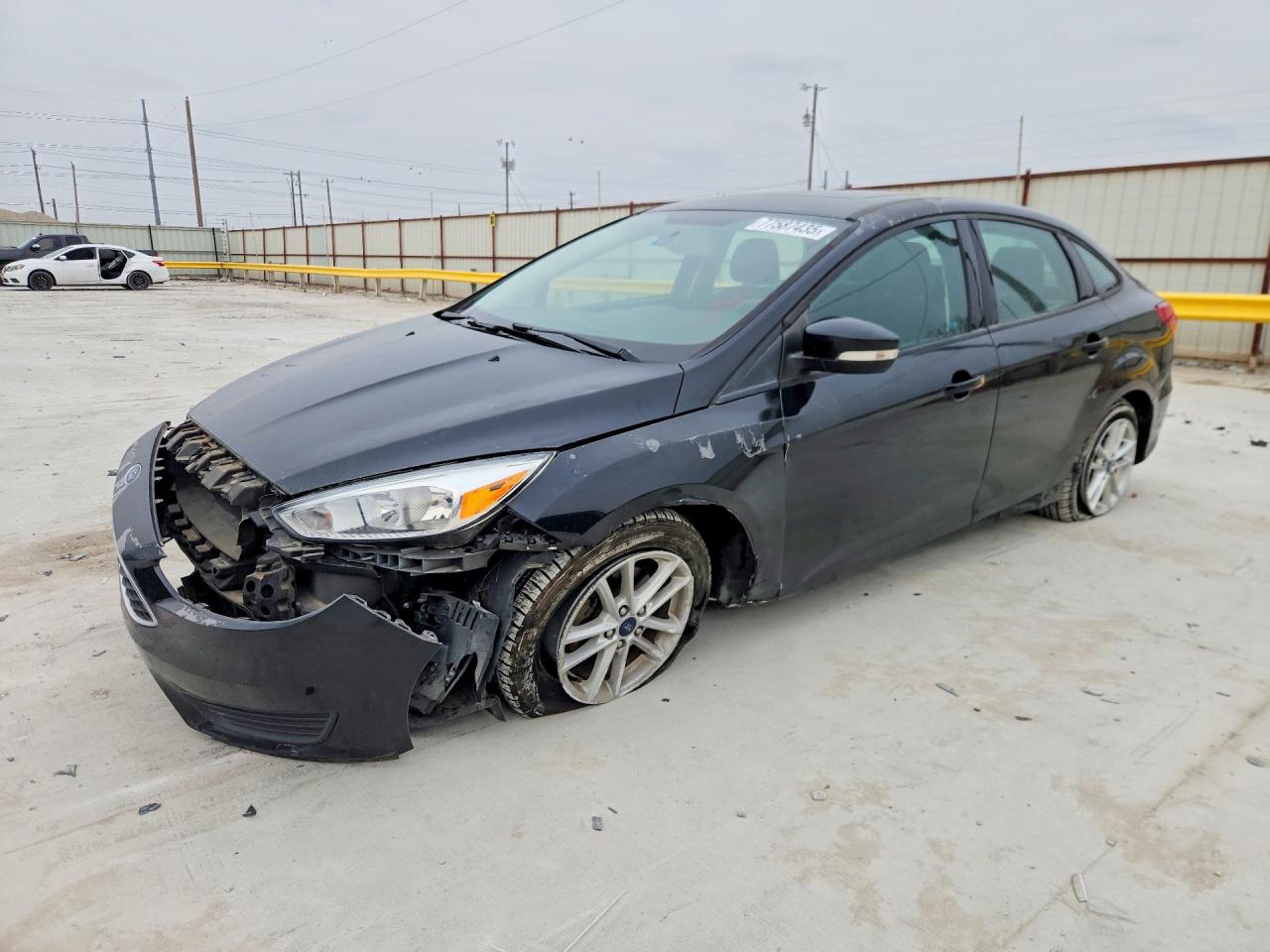 2016 Ford Focus SE, VIN 1FADP3F29GL348031 — Front end