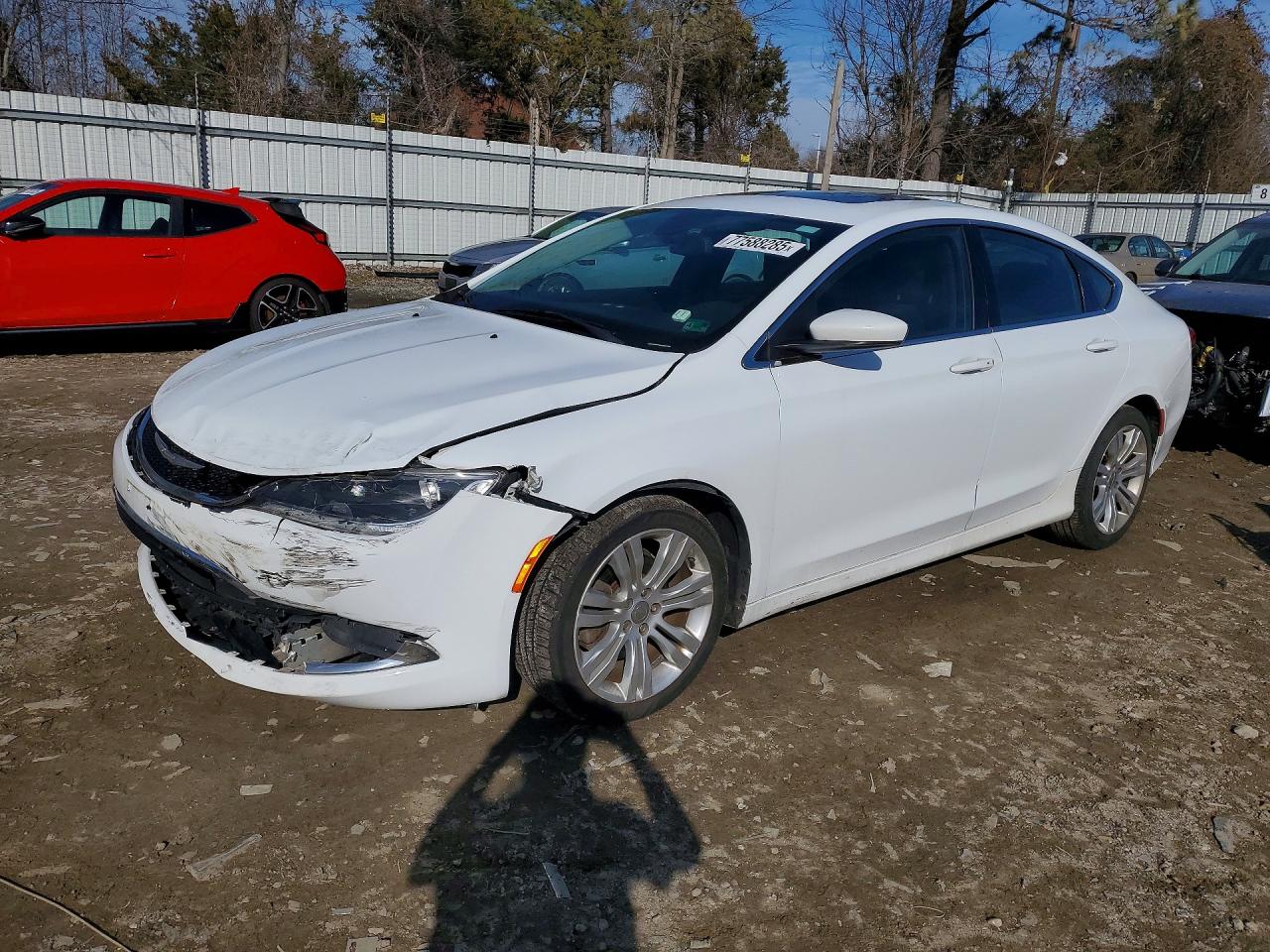 2015 Chrysler 200 Limited, VIN 1C3CCCABXFN532572 — Front end