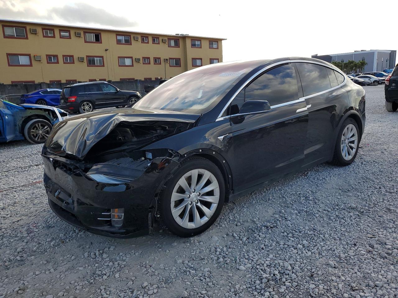 2019 Tesla Model X 75D, VIN 5YJXCBE28KF184359 — Front end