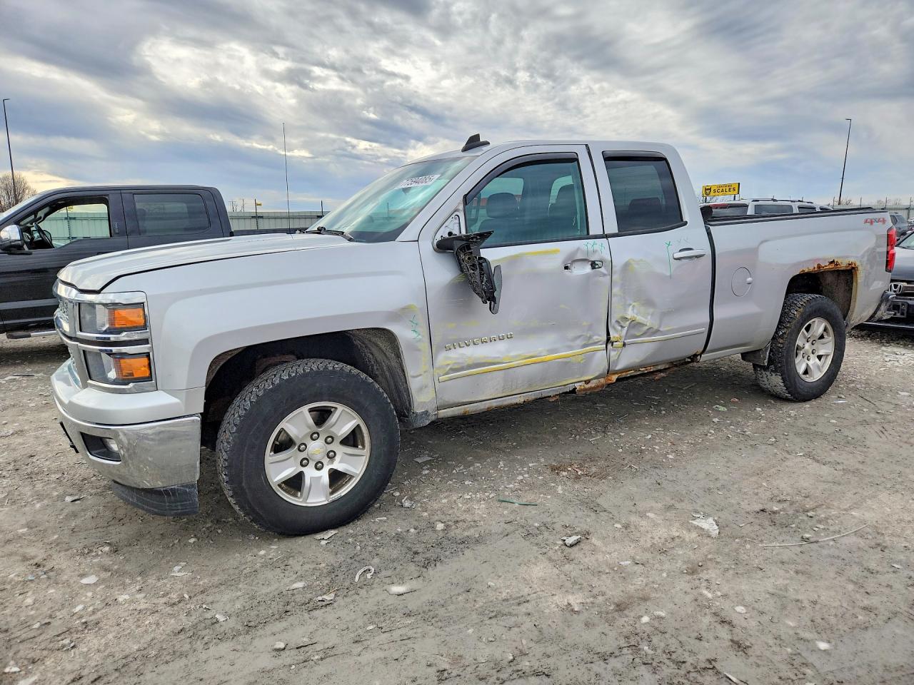 2015 Chevrolet Silverado 1500 LT, VIN 1GCVKREC5FZ409185 — Side