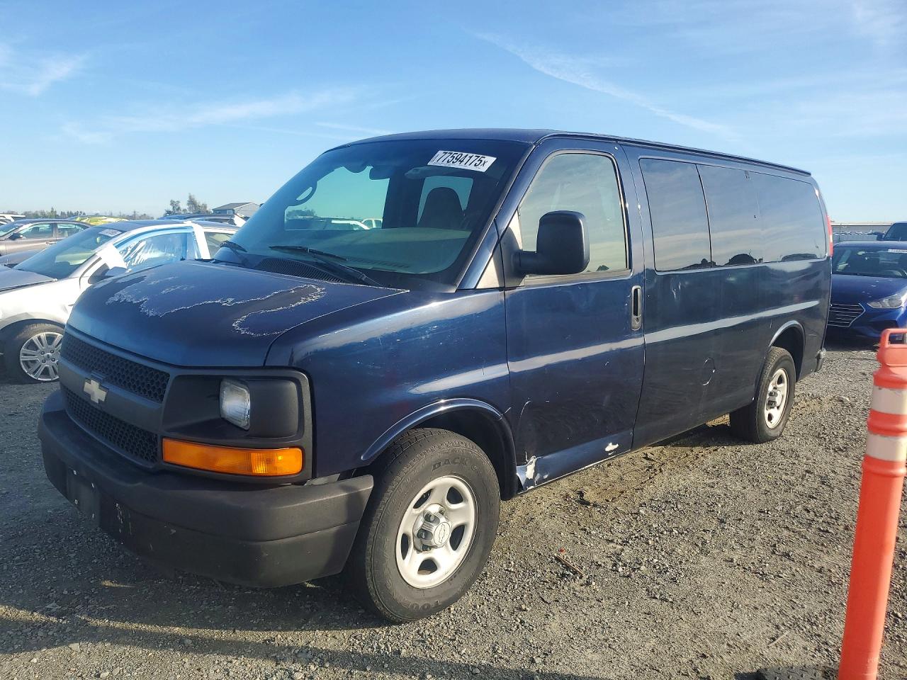 2006 Chevrolet Express Passenger, VIN 1GNFG15X561161634 — Side