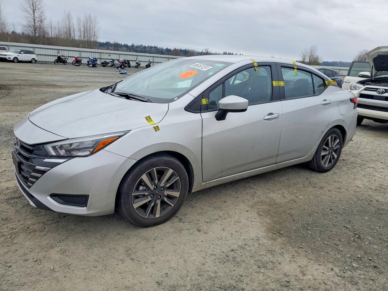 2025 Nissan Versa SV, VIN 3N1CN8EVXSL846260 — Перед