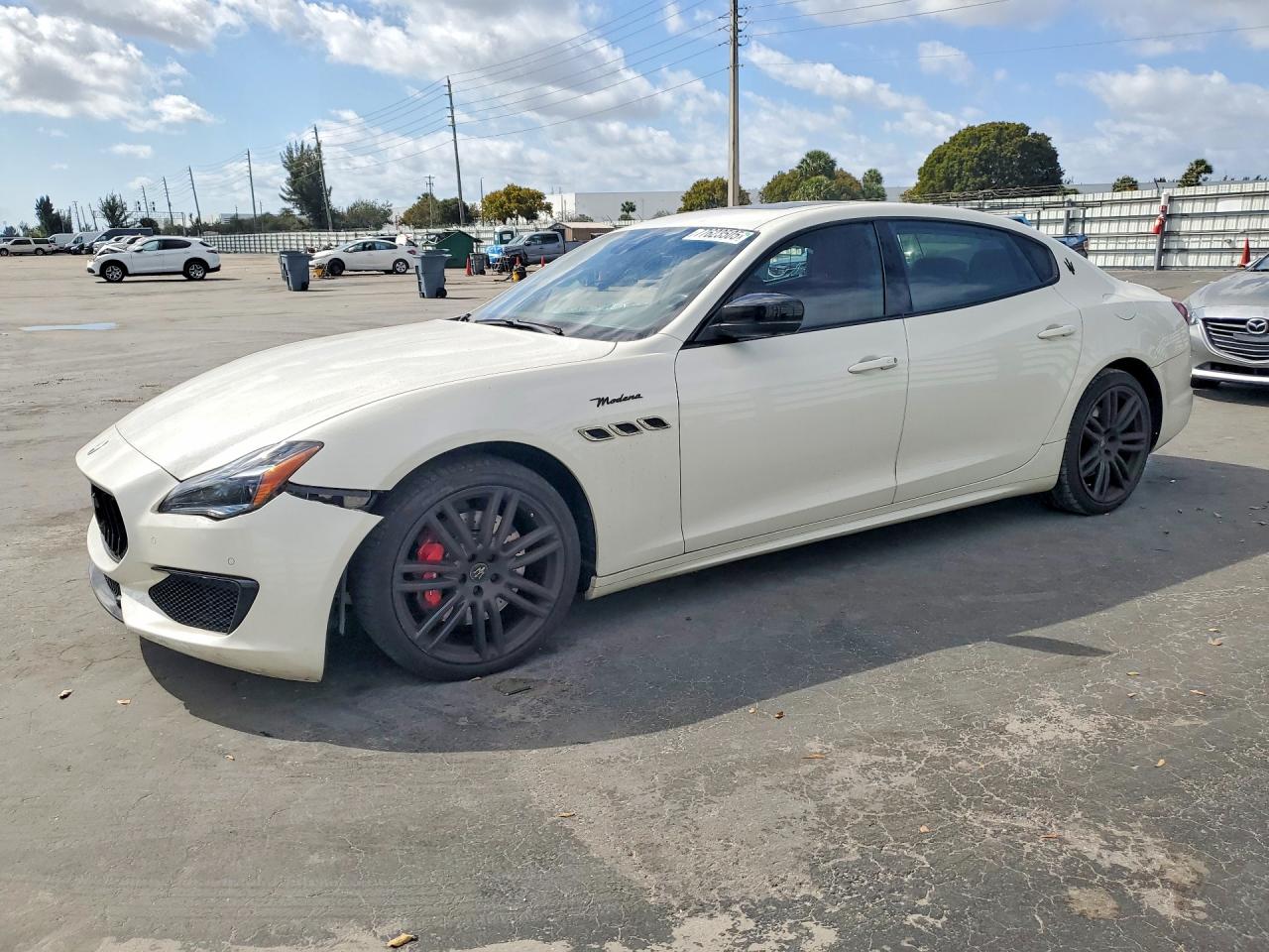 2022 Maserati Quattroporte Modena, VIN ZAM56YPM2NX393148 — Side