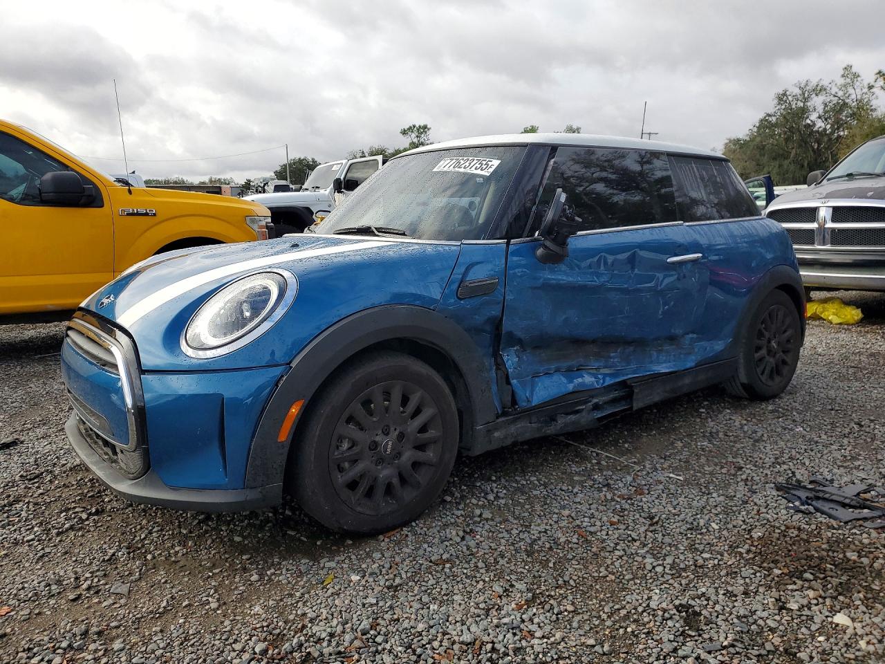 2023 MINI Hardtop Cooper, VIN WMW33DH04P2T77314 — Side