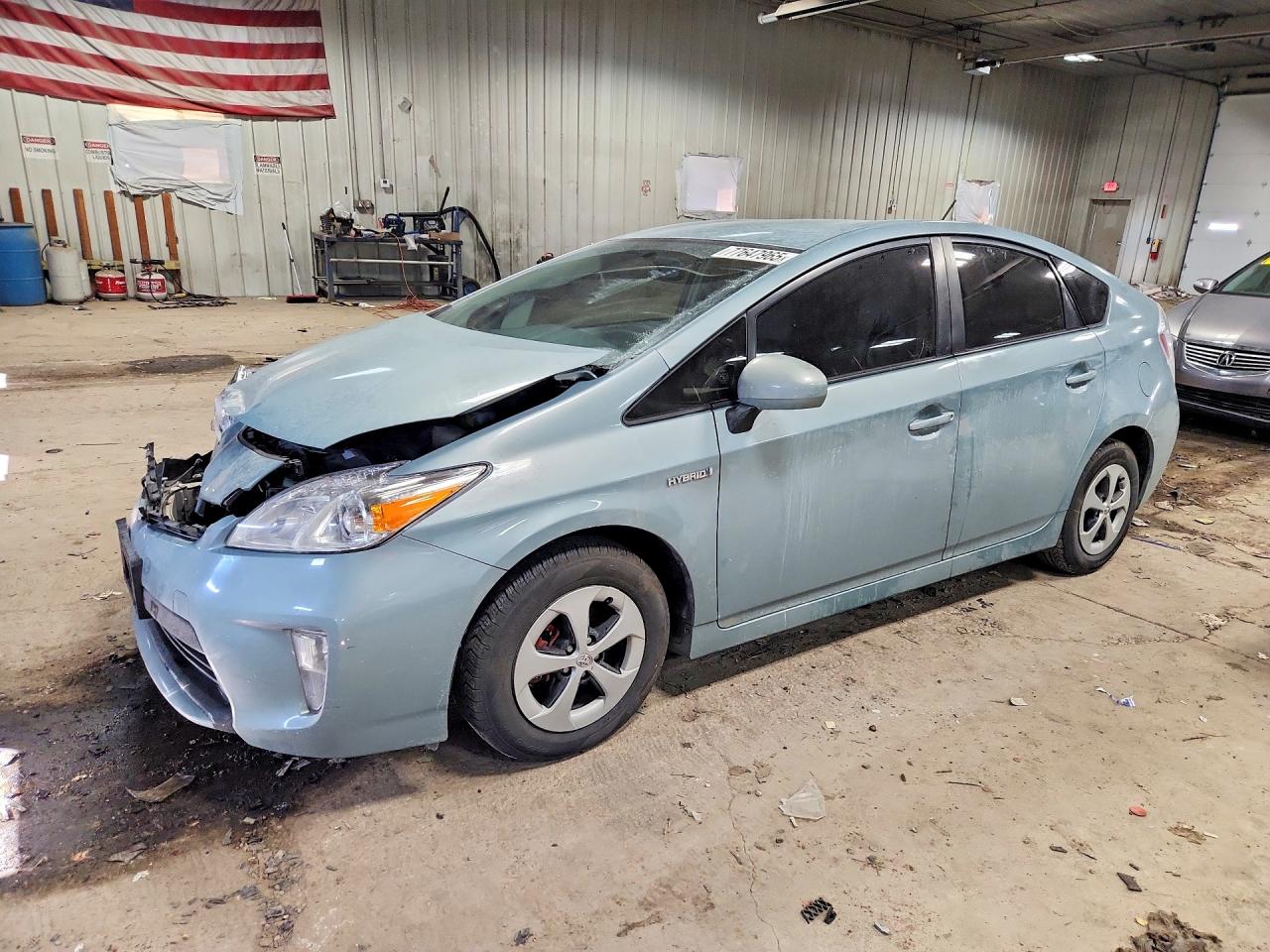 2013 Toyota Prius Three, VIN JTDKN3DU9D1721295 — Front end