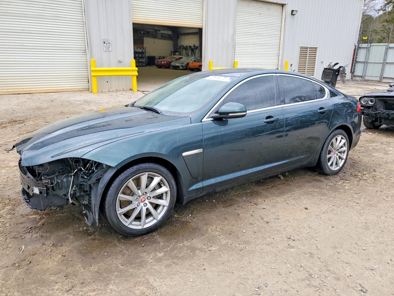 2015 Jaguar XF T Premium, VIN SAJWA0FS7FPU88638 — Front end