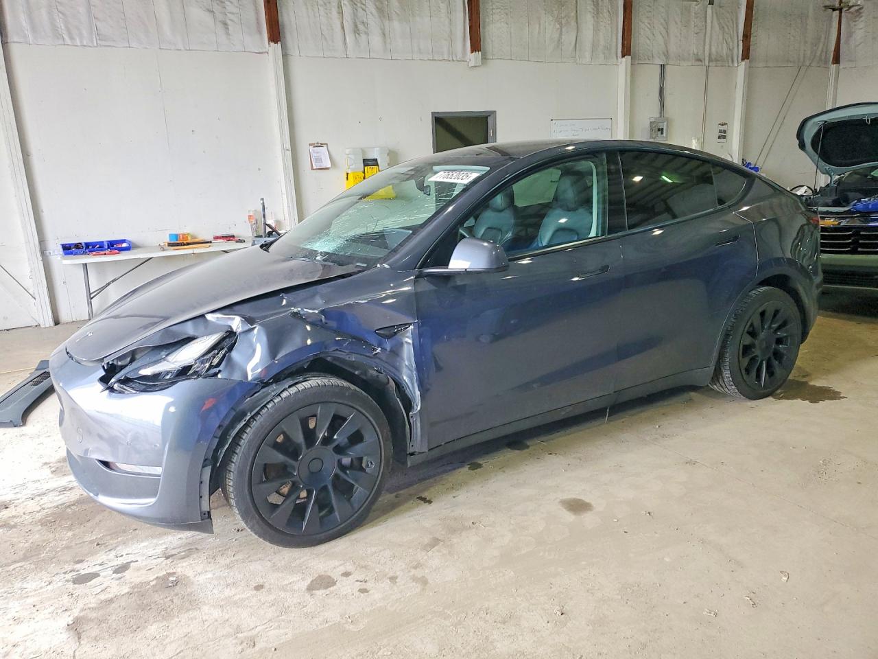 2021 Tesla Model Y Long Range, VIN 5YJYGDEE9MF112040 — Front end