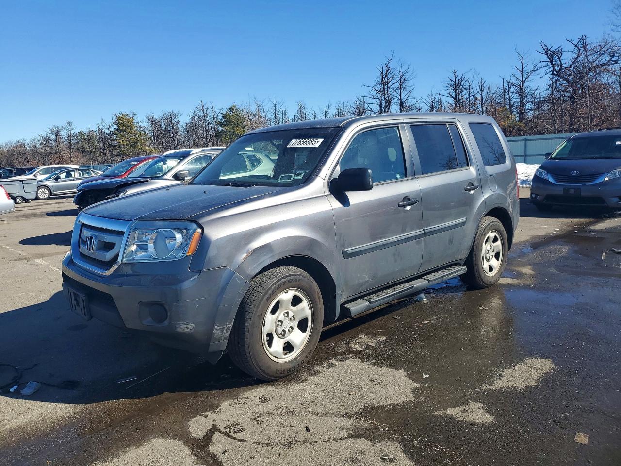 2011 Honda Pilot LX, VIN 5FNYF4H23BB036400 — Minor dents and scratches