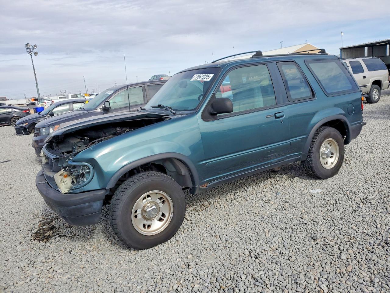 1995 Ford Explorer Eddie Bauer, VIN 1FMCU24X0SUC24705 — Перед