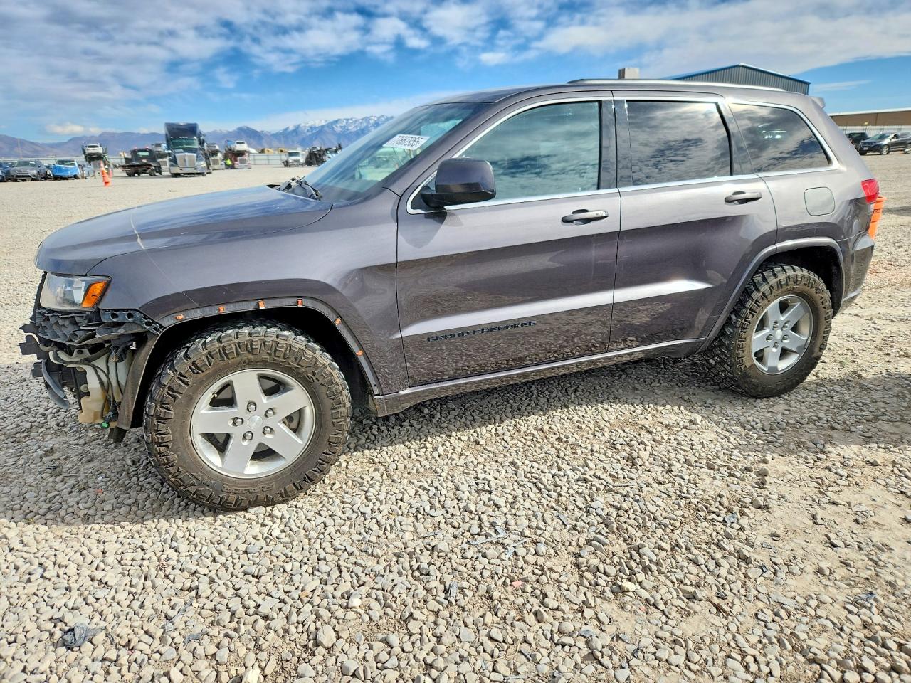 2015 Jeep Grand Cherokee Laredo, VIN 1C4RJFAG4FC708441 — Перед