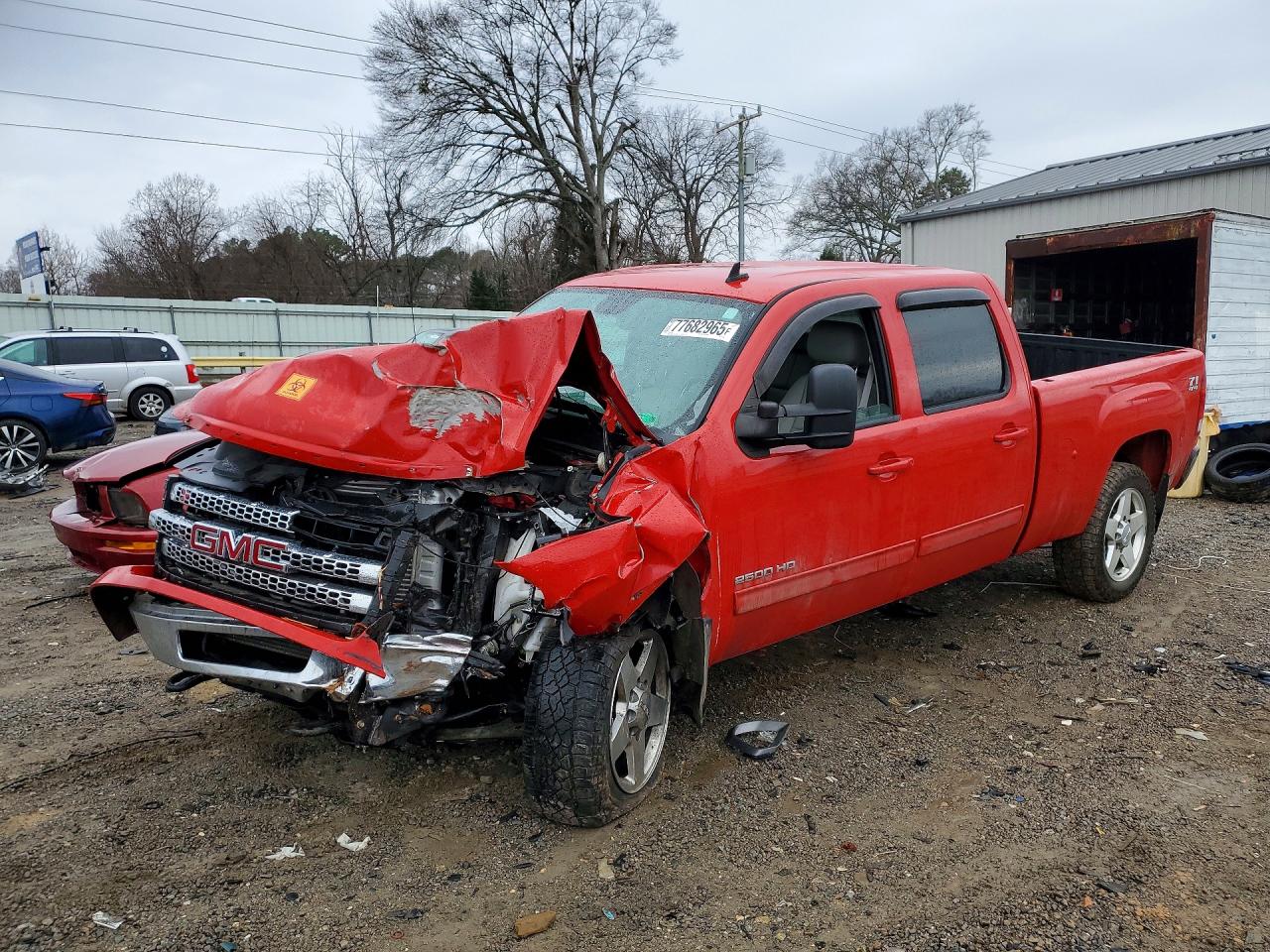 2014 GMC Sierra 2500HD SLT, VIN 1GT121C84EF151689 — Front end