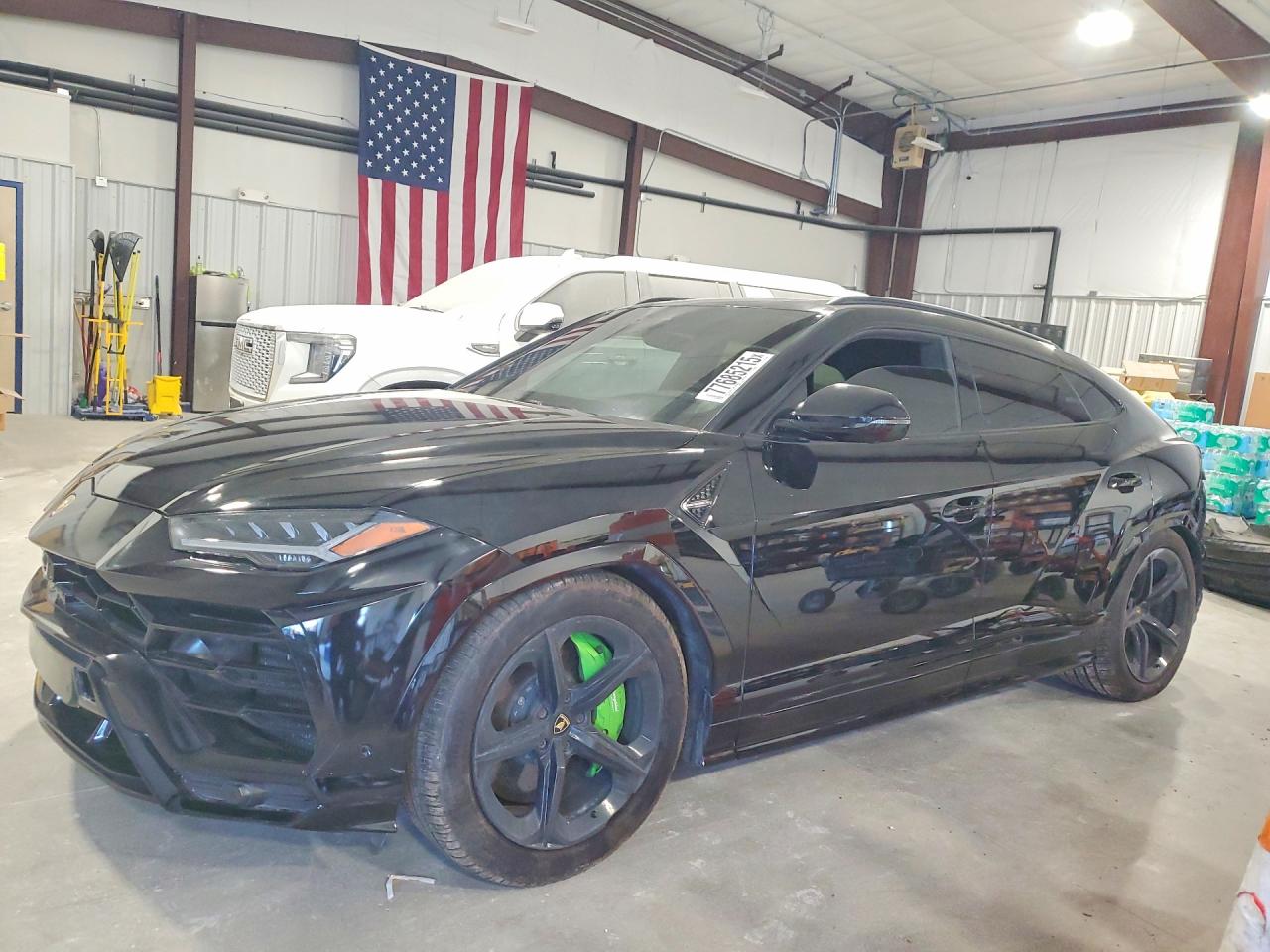 2019 Lamborghini Urus, VIN ZPBUA1ZL6KLA04680 — Rear end