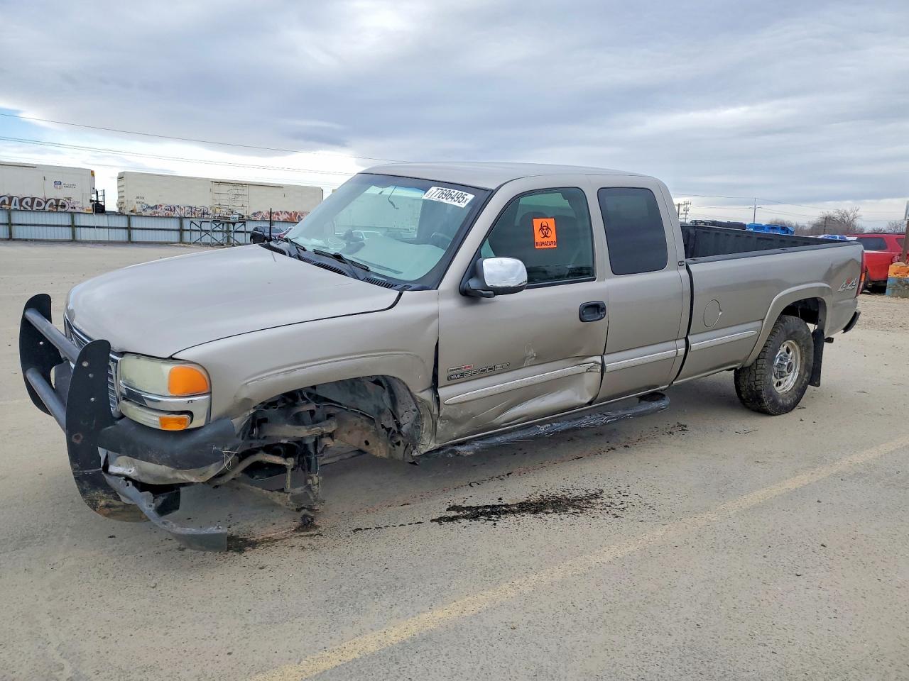 2002 GMC Sierra 2500HD SLE, VIN 1GTHK29172E218480 — Front end