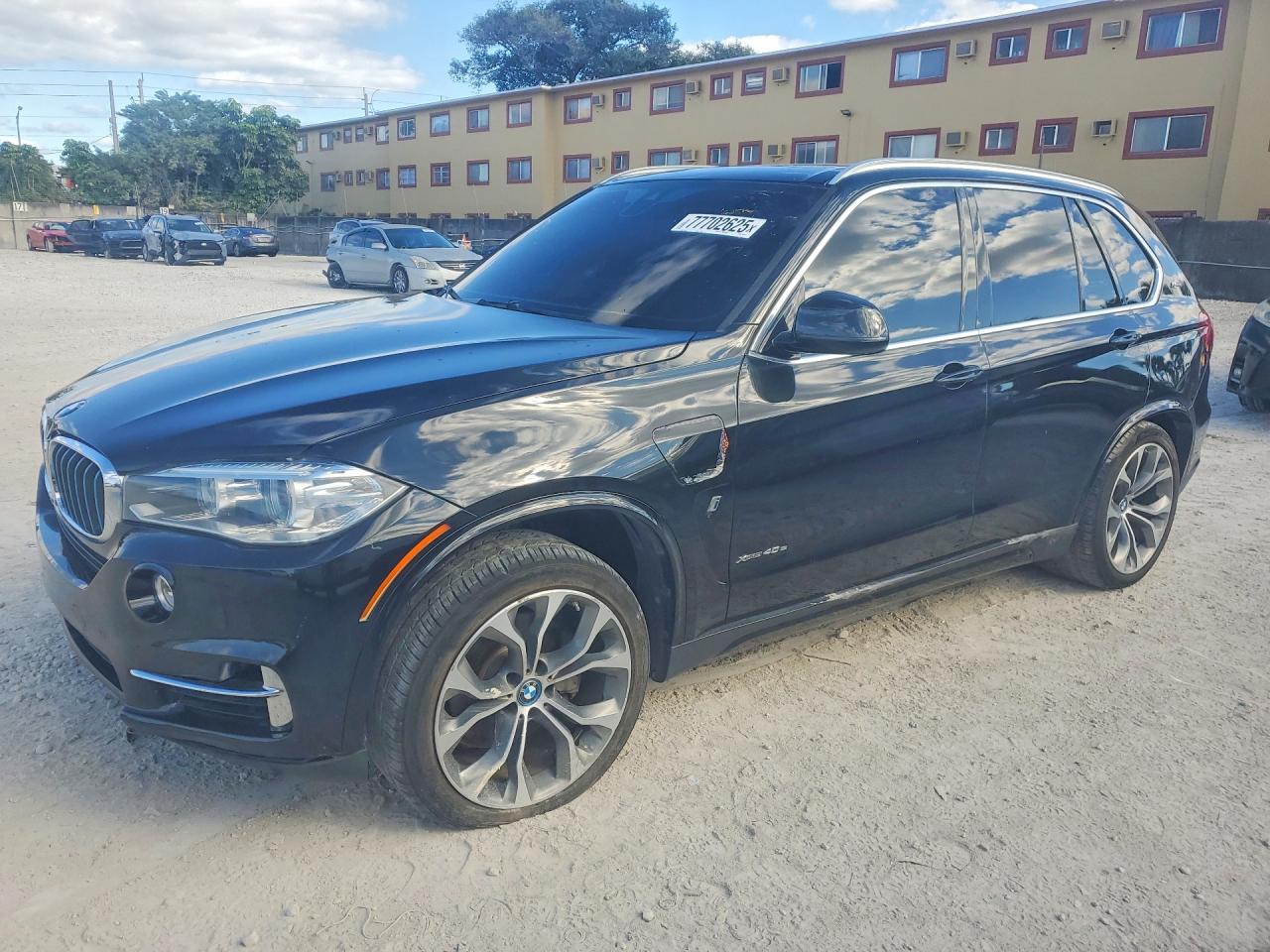 2017 BMW X5 xDrive40e, VIN 5UXKT0C33H0V96415 — Side