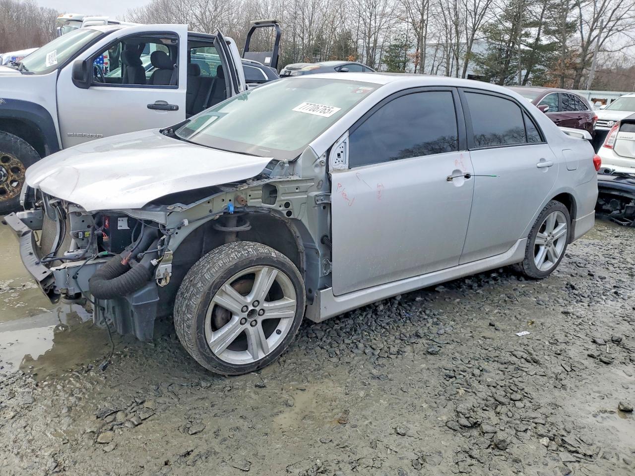 2013 Toyota Corolla LE, VIN 2T1BU4EE2DC944354 — Front end