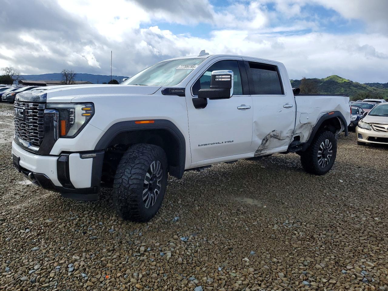 2024 GMC Sierra 2500HD Denali Ultimate, VIN 1GT49XEY3RF286015 — Rear end