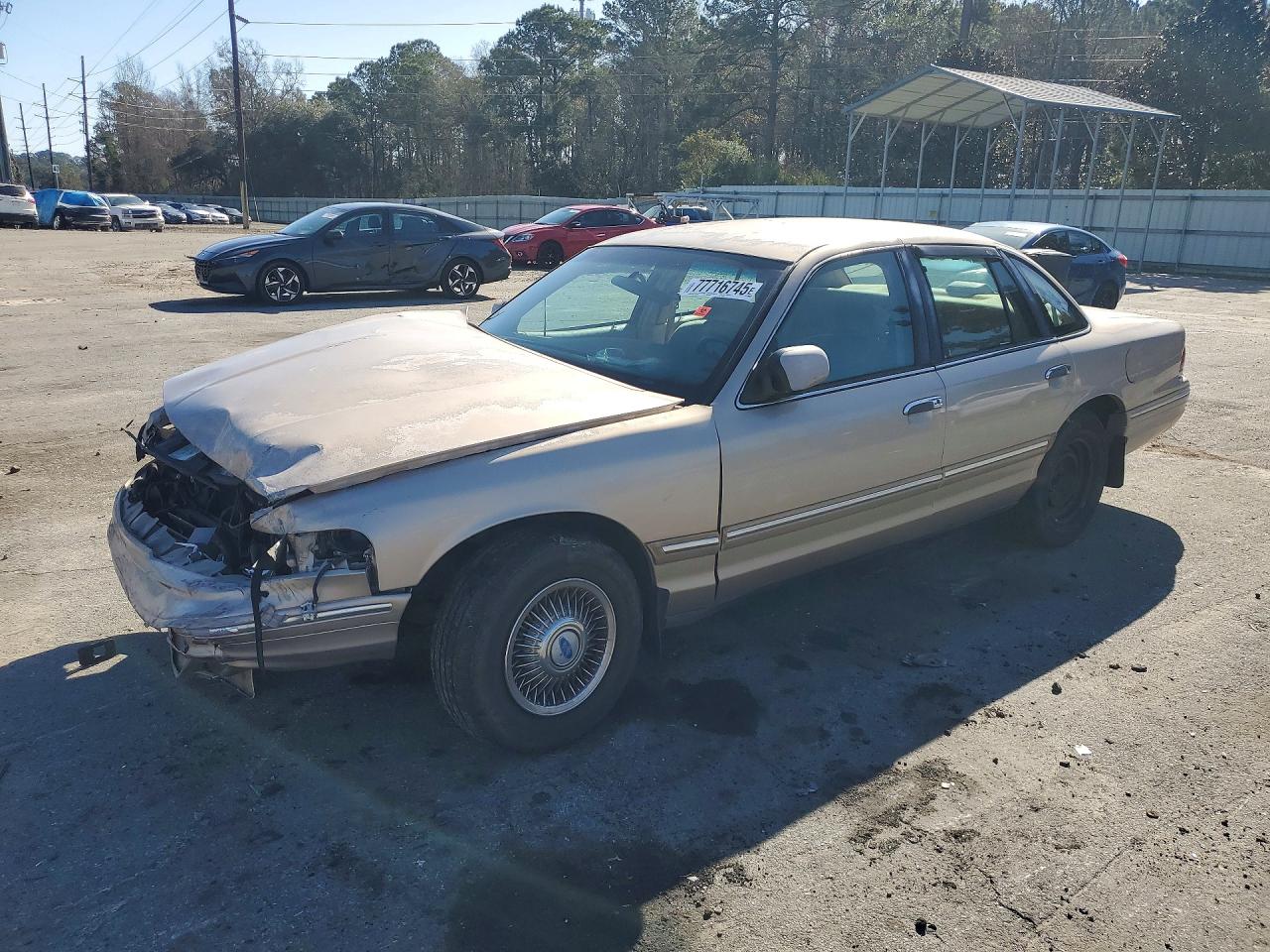 1997 Ford Crown Victoria, VIN 2FALP73W0VX108148 — Front end
