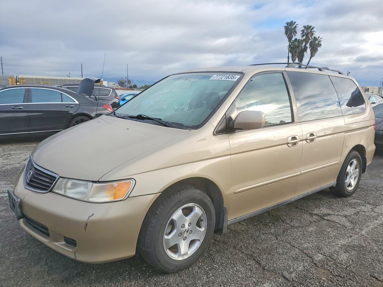 1999 Honda Odyssey EX, VIN 2HKRL1865XH528613 — Vandalism
