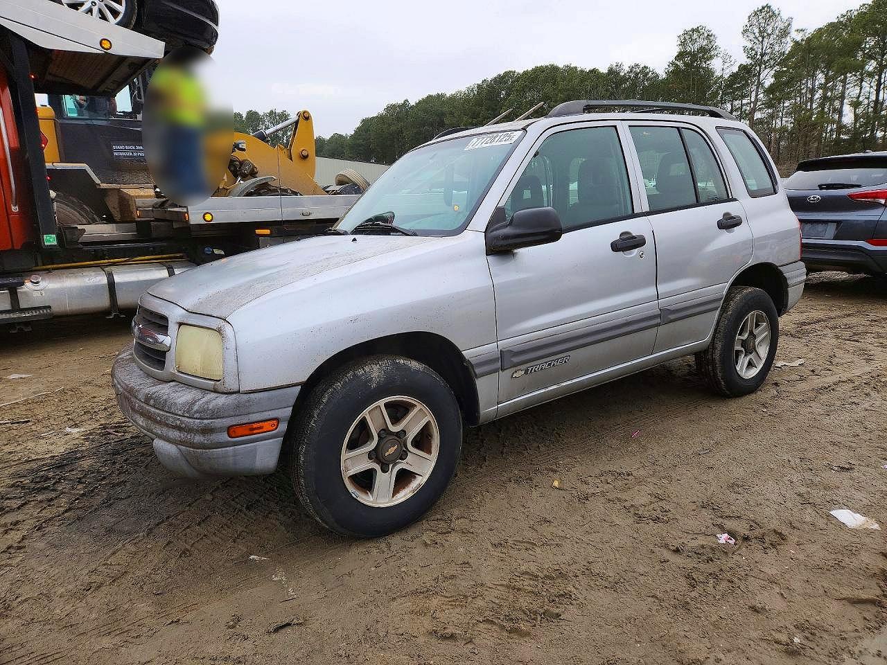 2002 Chevrolet Tracker, VIN 2CNBJ13C326923645 — Side