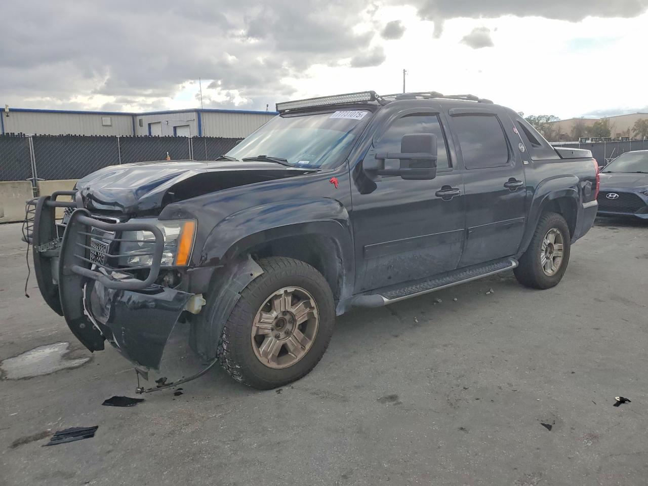 2013 Chevrolet Avalanche LT, VIN 3GNTKFE79DG344306 — Front end