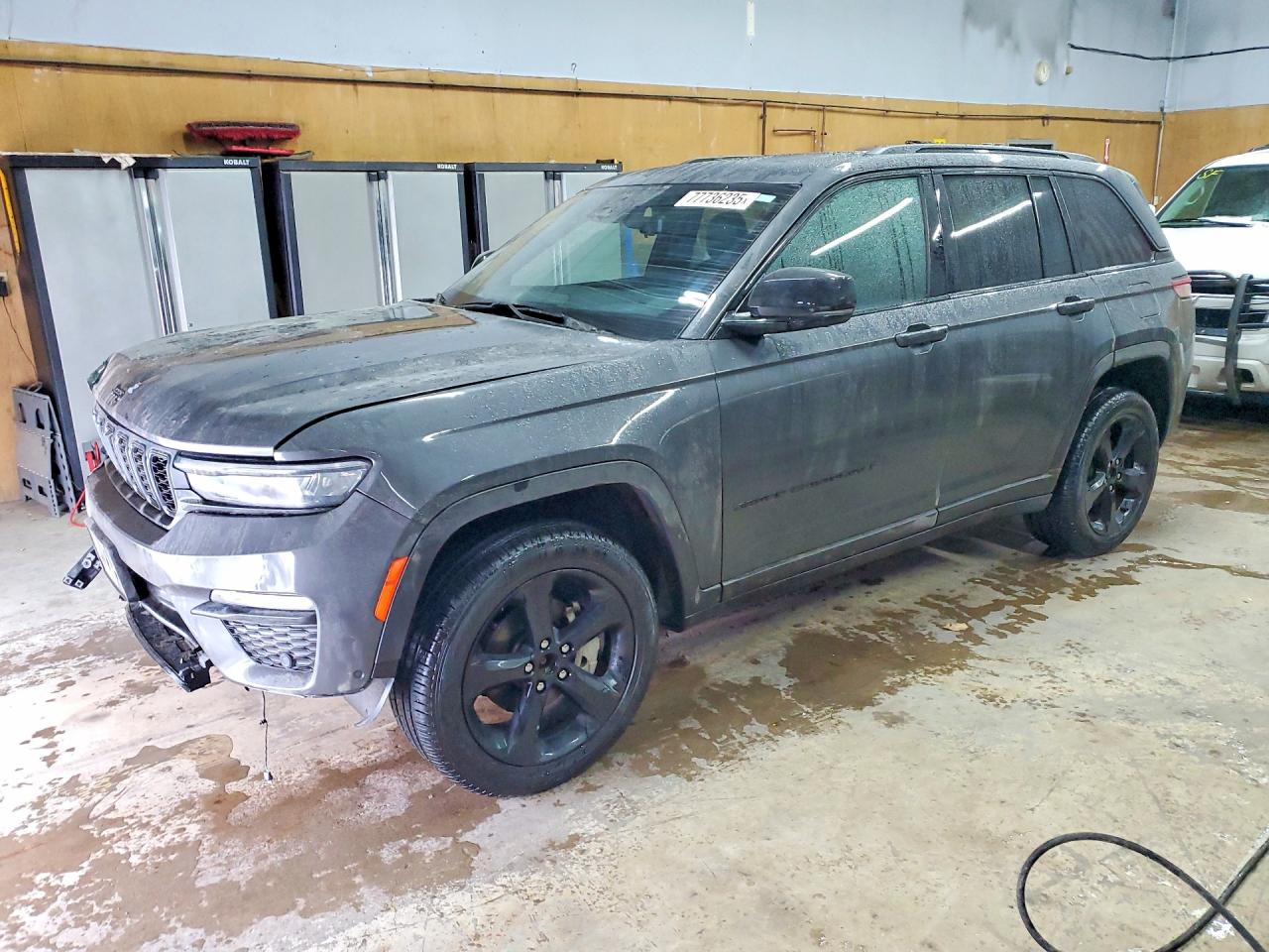 2025 Jeep Grand Cherokee Limited, VIN 1C4RJHBG2SC301240 — Front end