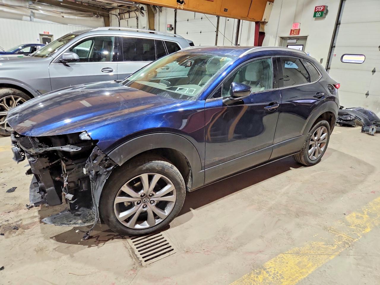 2021 Mazda CX-30 Premium, VIN 3MVDMBDM1MM238021 — Front end