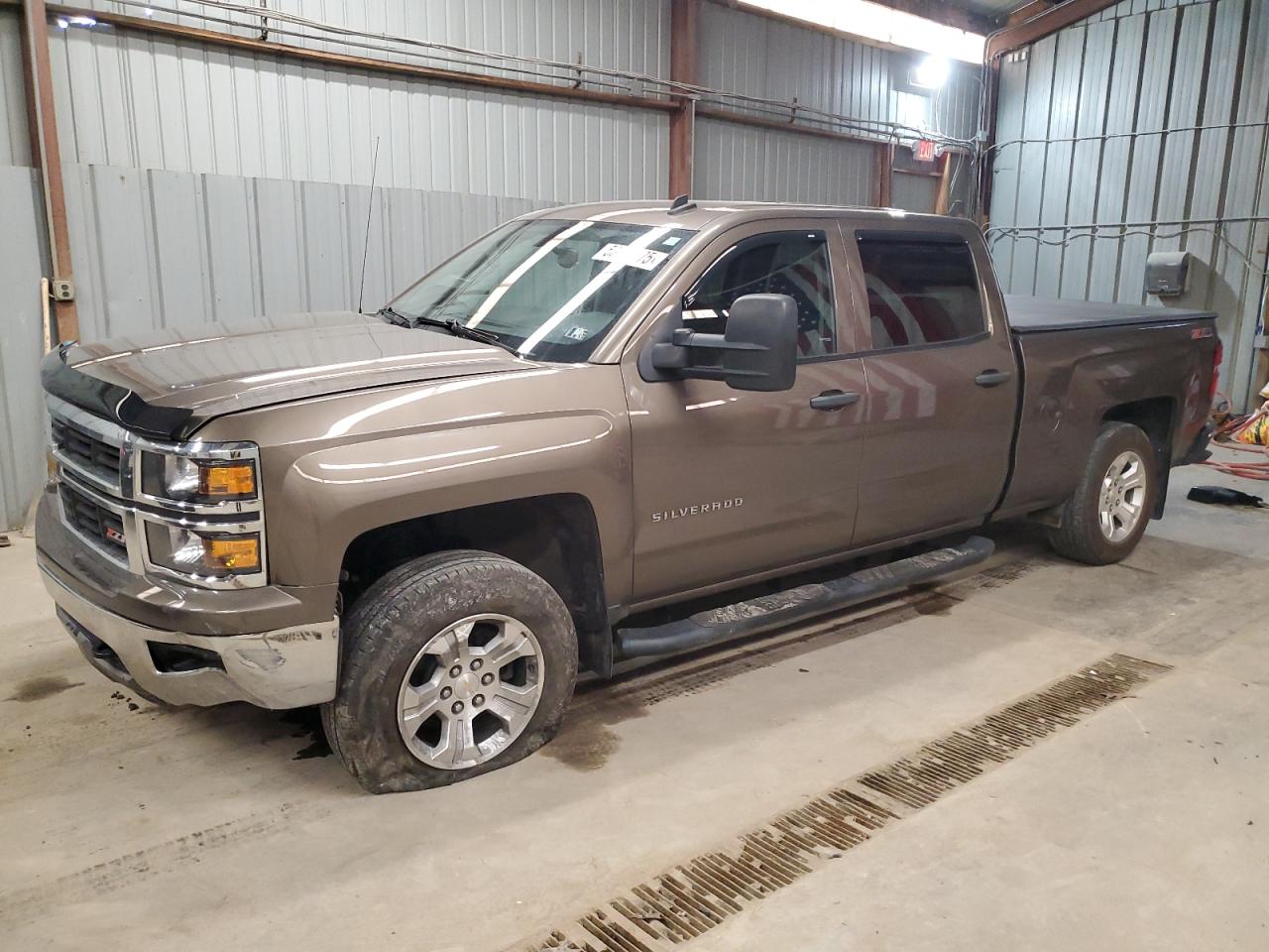 2014 Chevrolet Silverado 1500 LT, VIN 1GCUKREC1EF195484 — Бок