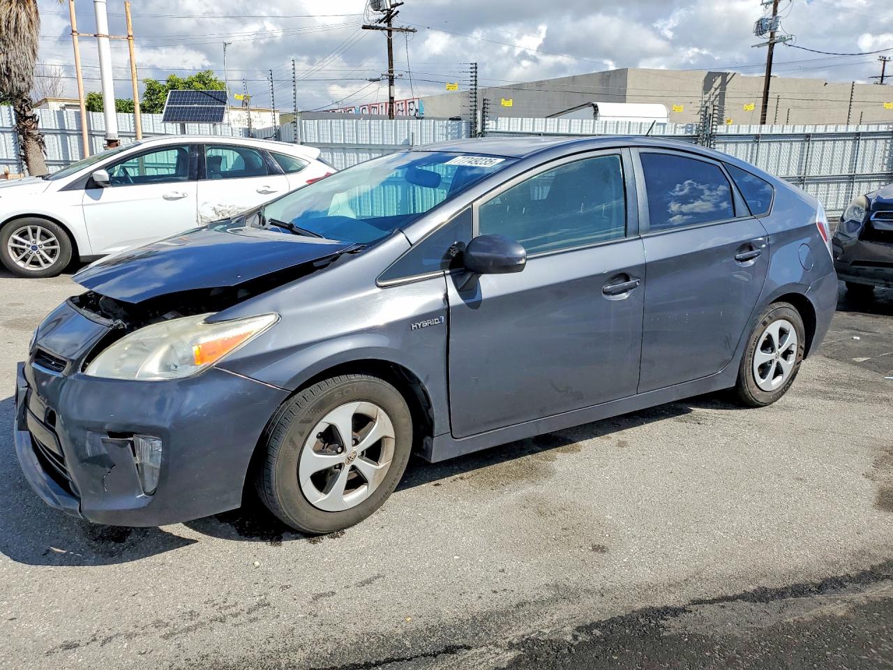 2013 Toyota Prius Four, VIN JTDKN3DU6D1708536 — Front end