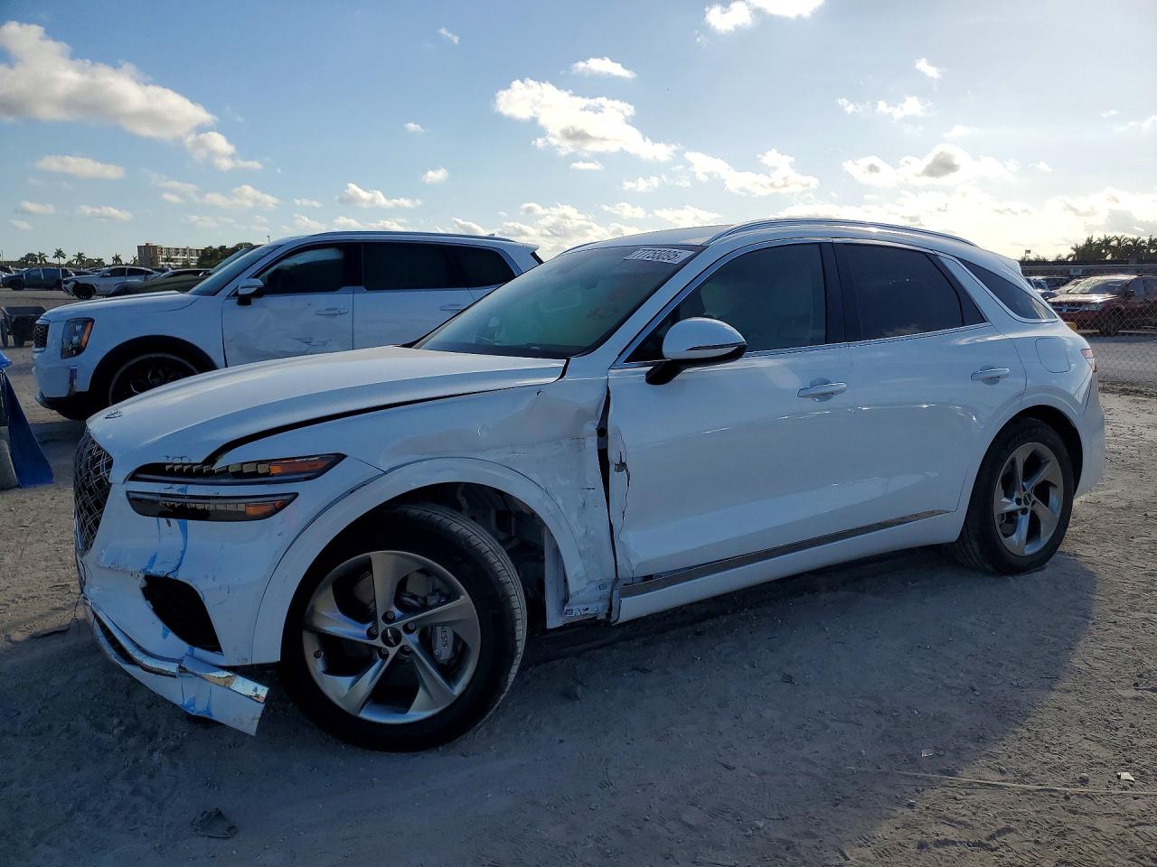 2026 Genesis GV70 2.5T, VIN 5NMMADTB6TH038016 — Бок