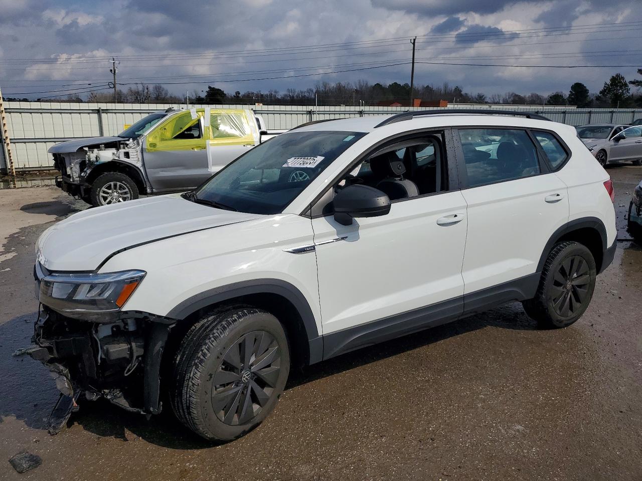 2024 Volkswagen Taos S, VIN 3VV5X7B22RM085315 — Front end
