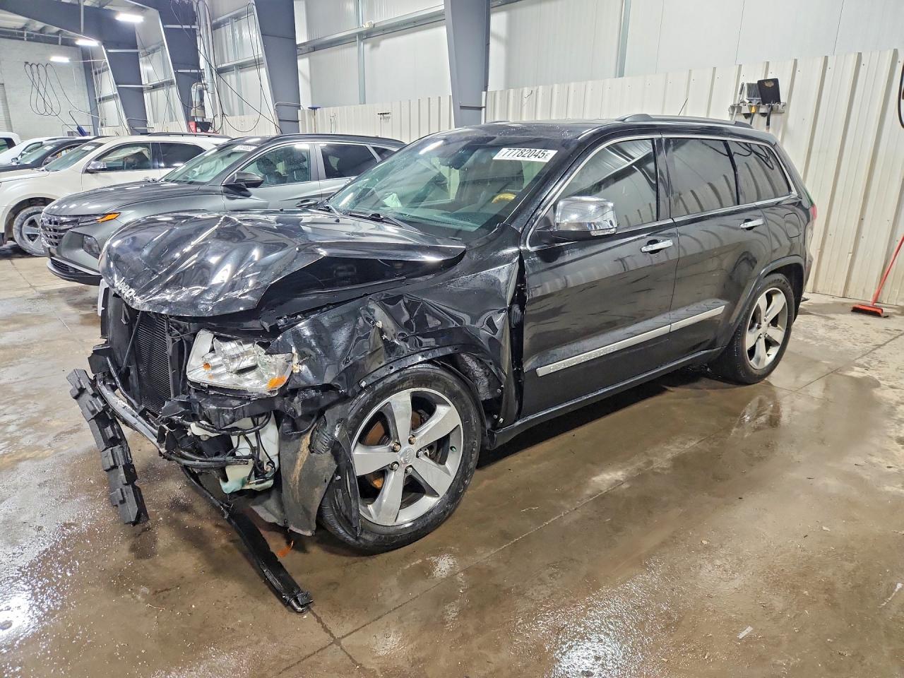2013 Jeep Grand Cherokee Overland Summit, VIN 1C4RJFCG9DC594012 — Front end