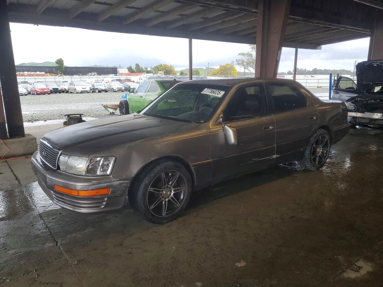1993 Lexus LS 400, VIN JT8UF11EXP0163683 — Front end
