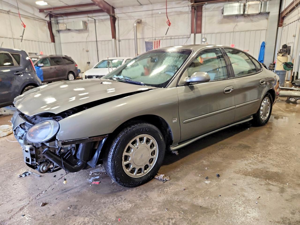 1998 Ford Taurus SE Comfort, VIN 1FAFP53S9WG277722 — Перед