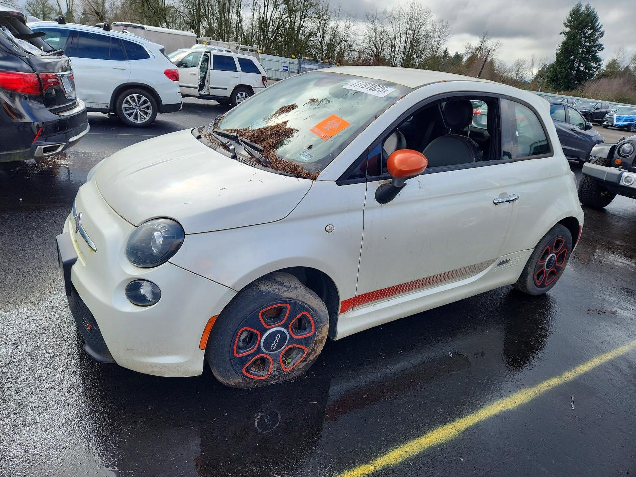 2015 FIAT 500e, VIN 3C3CFFGE0FT623439 — Minor dents and scratches