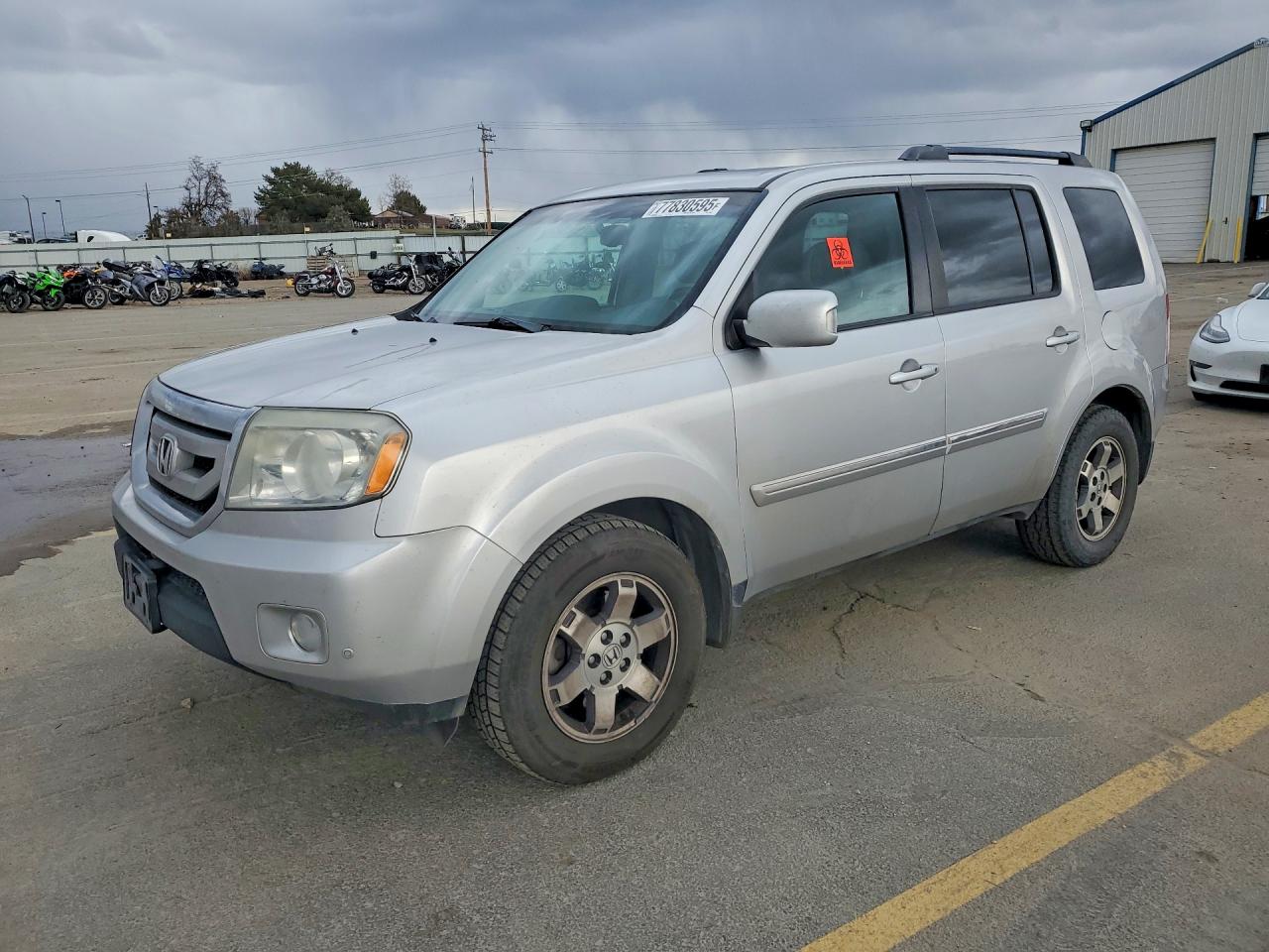 2011 Honda Pilot Touring, VIN 5FNYF4H95BB068651 — Зад