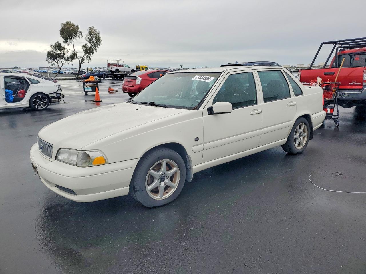 2000 Volvo S70, VIN YV1LS61J3Y2669424 — Механическое