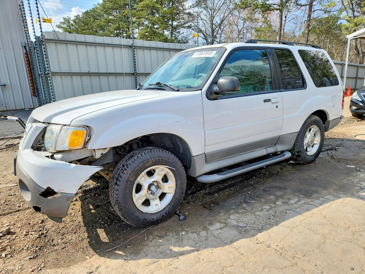 2003 Ford Explorer Sport XLS, VIN 1FMYU60E93UA78291 — Front end
