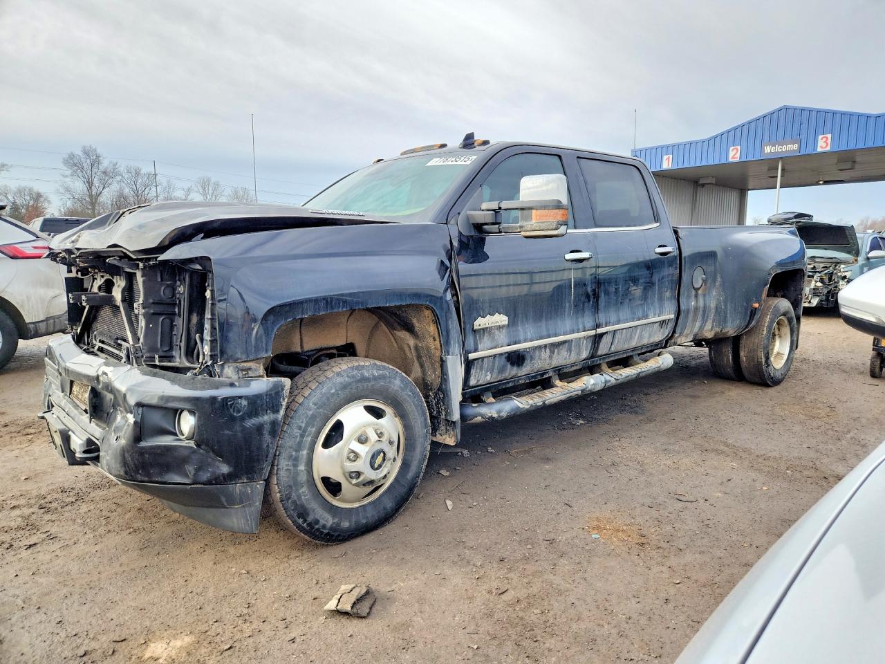 2019 Chevrolet Silverado 3500HD High Country, VIN 1GC4KYEYXKF250564 — Перед