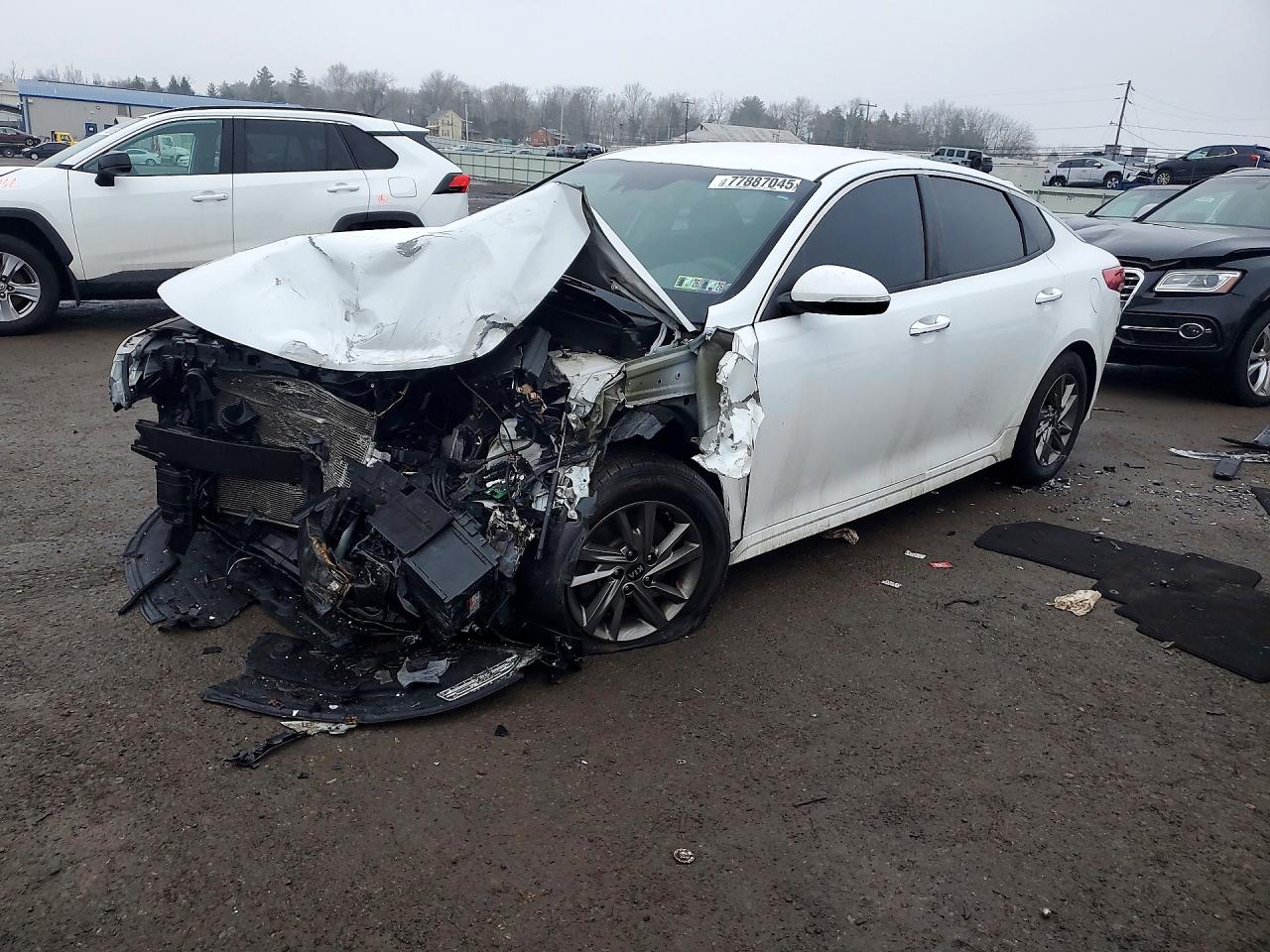 2019 Kia Optima LX, VIN 5XXGT4L32KG351562 — Front end