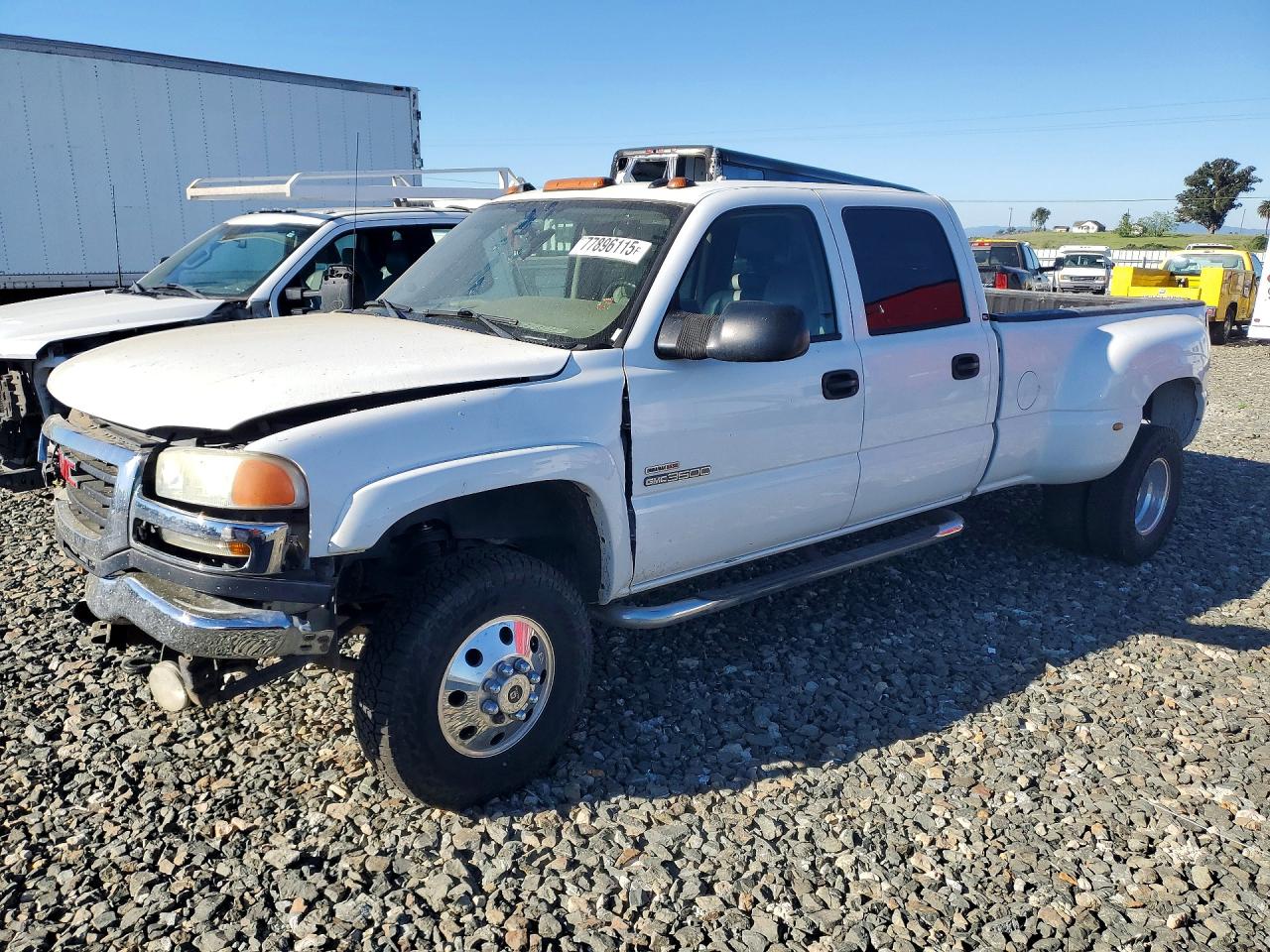 2005 GMC Sierra 3500 DRW SLT, VIN 1GTJK33285F809568 — Front end