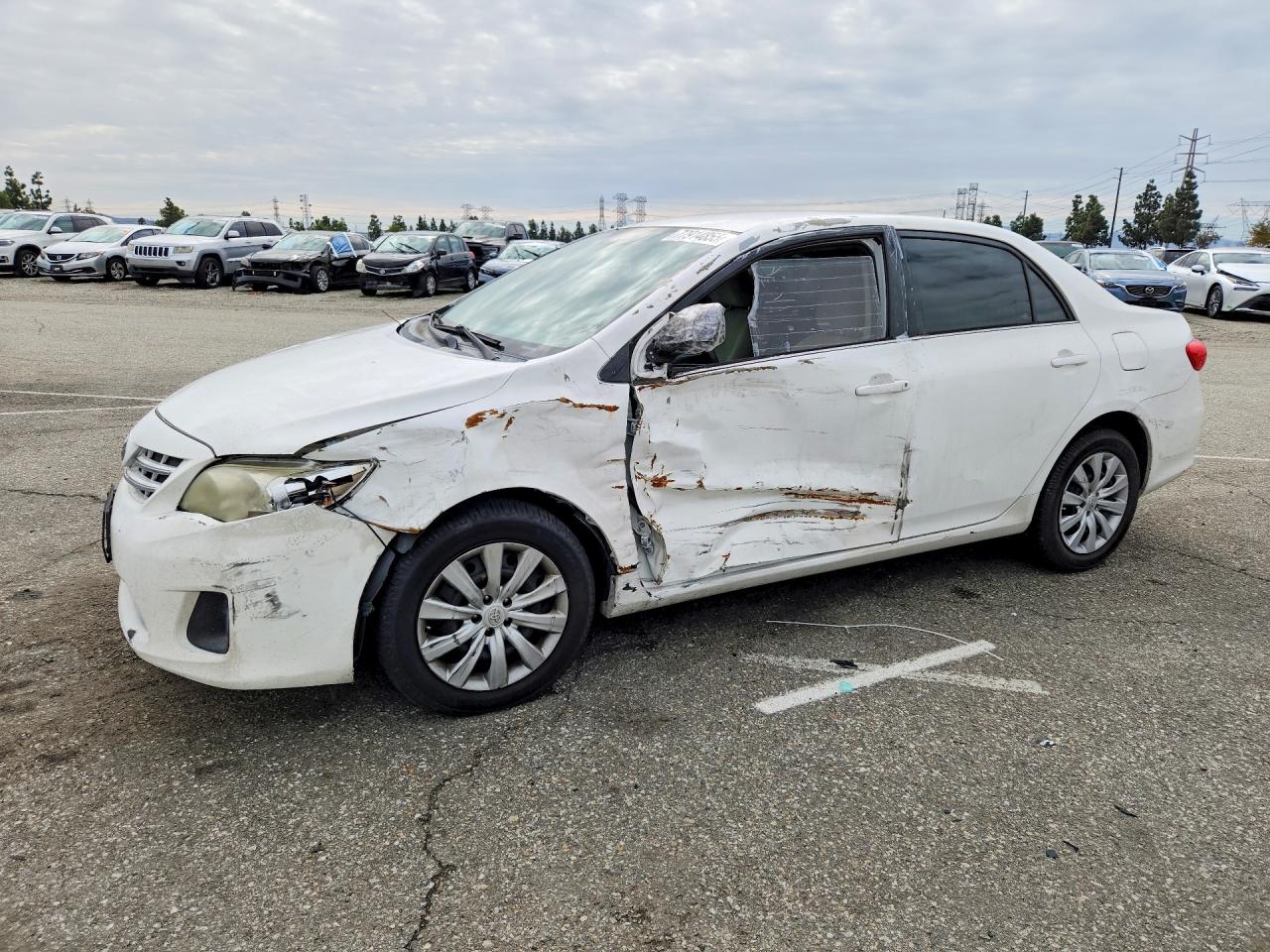 2013 Toyota Corolla LE, VIN 5YFBU4EE6DP220151 — Front end
