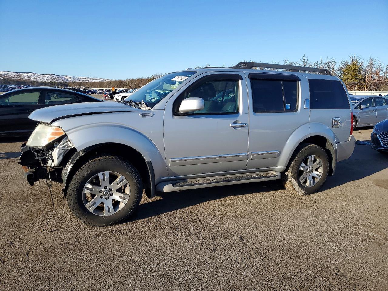 2011 Nissan Pathfinder Silver, VIN 5N1AR1NB9BC630526 — Front end