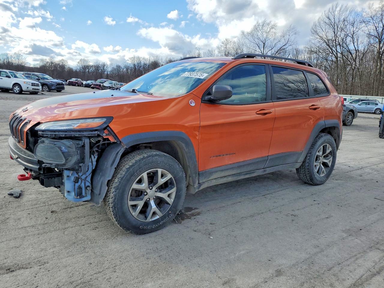 2015 Jeep Cherokee Trailhawk, VIN 1C4PJMBS7FW538413 — Перед