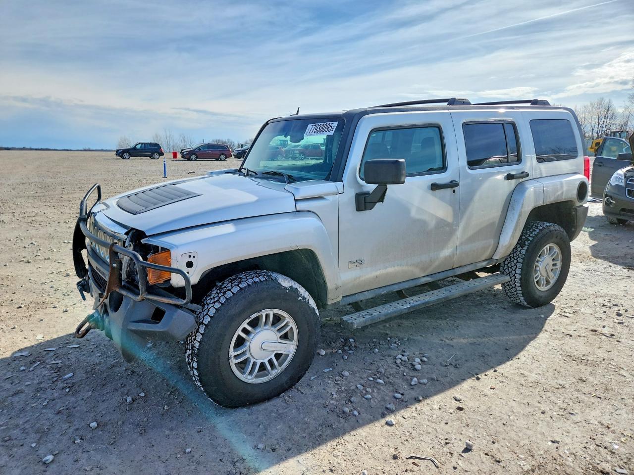 2010 Hummer H3, VIN 5GTMNGEE7A8121104 — Front end