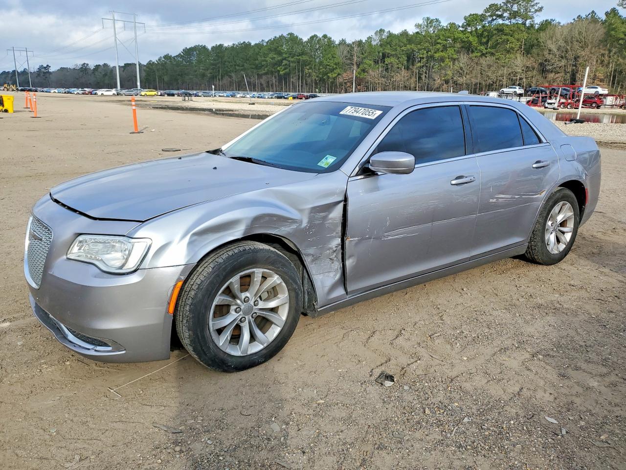 2015 Chrysler 300 Limited, VIN 2C3CCAAG0FH810470 — Бок