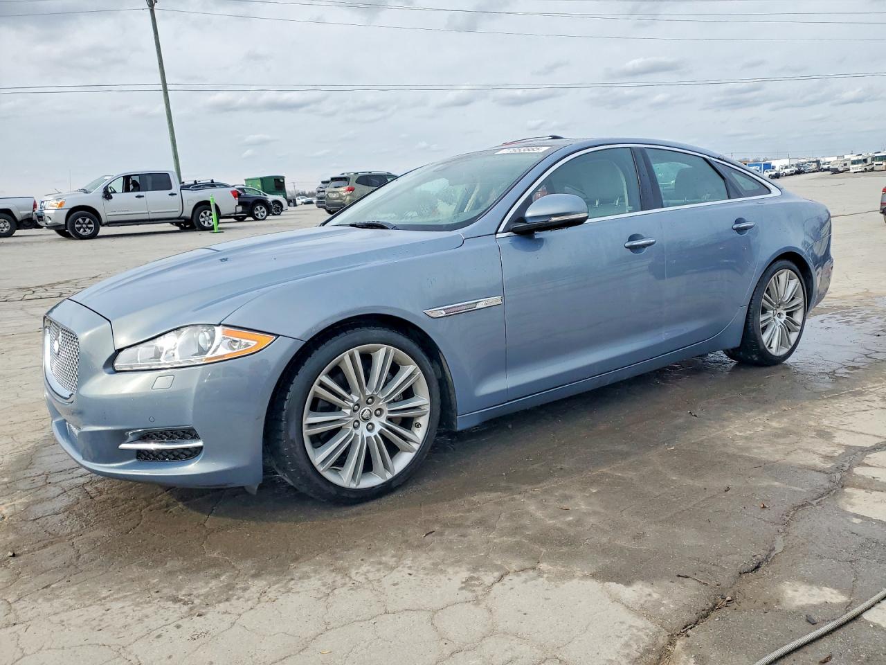 2013 Jaguar XJ, VIN SAJWA1C73D8V53854 — Roof