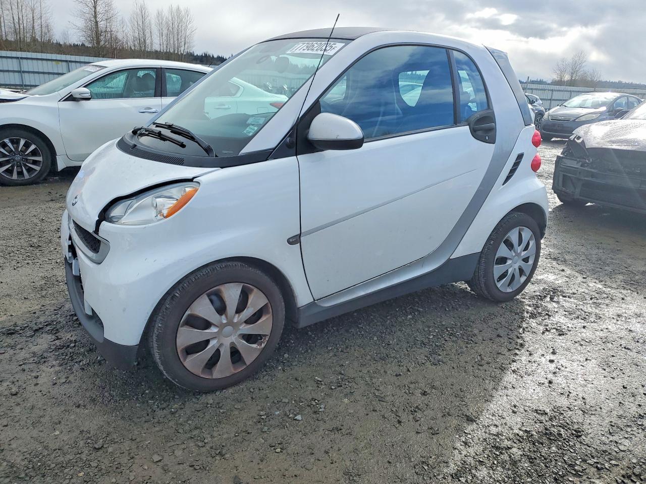 2012 Smart fortwo Pure, VIN WMEEJ3BA7CK577435 — Front end