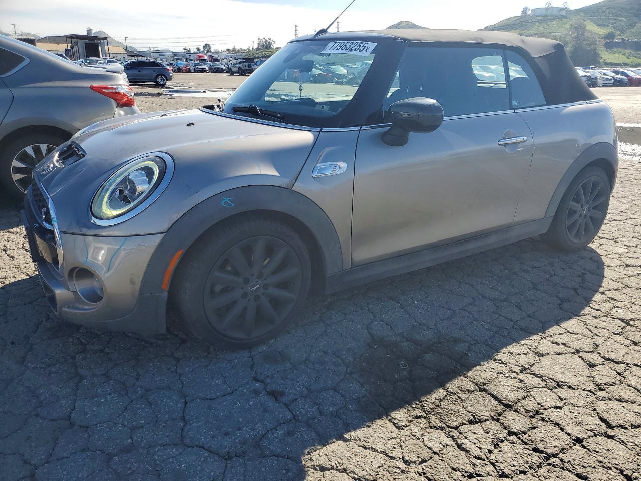 2020 MINI Convertible Cooper S, VIN WMWWJ5C01L3L91871 — Перед