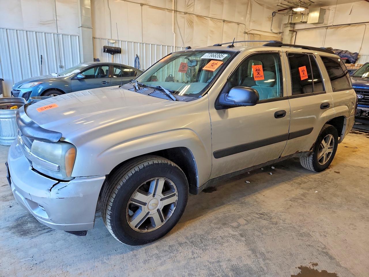 2005 Chevrolet TrailBlazer LT, VIN 1GNDT13SX52359855 — Front end