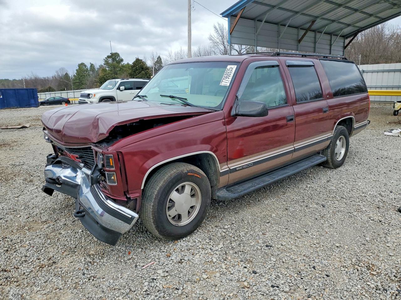 1998 GMC Suburban, VIN 1GKEC16R0WJ726781 — Front end